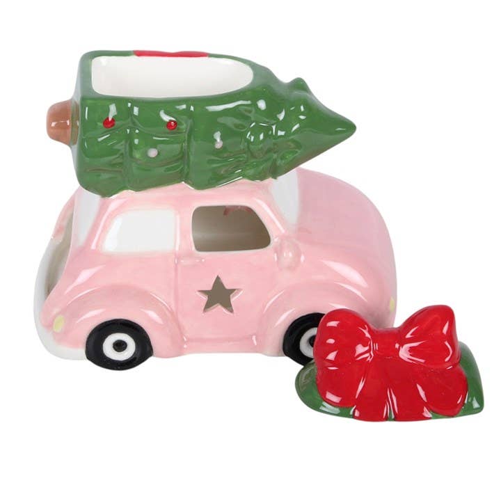 Rosa Auto mit Weihnachtsbaum-Ölbrenner