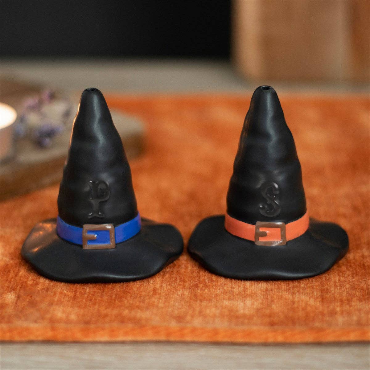 Salz- & Pfefferstreuer „Hexenhüte“ – Magisches Keramik-Set für Halloween