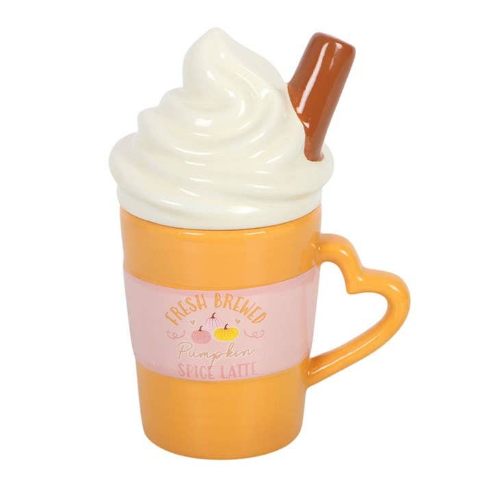Frisch gebrühter Pumpkin‑Spice‑Latte – herbstlicher Becher mit Deckel