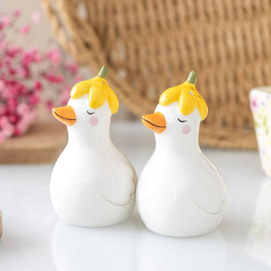 Salz- & Pfefferstreuer „Enten mit Blumenhüten“ – Niedliches Keramik-Set