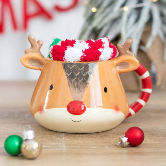 Weihnachtsset mit Tasse und Socken mit Rentiermotiv